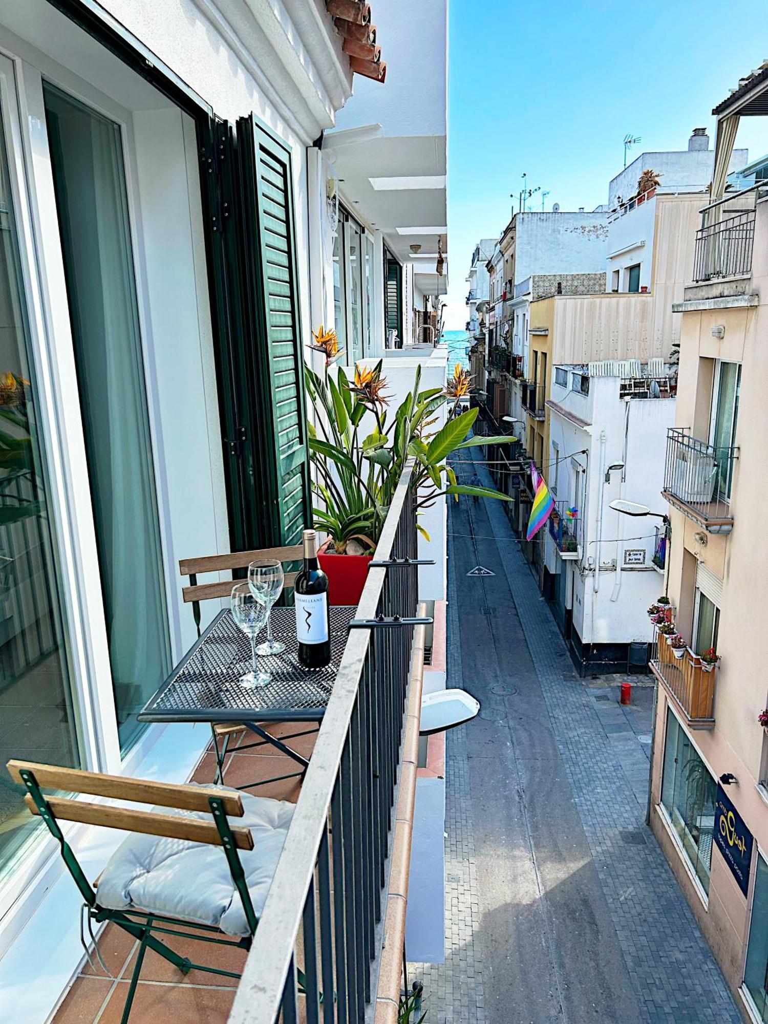 Abbott Apartment - 1 Min From The Beach - 100M2 - Sleeps 8 Сиджес Экстерьер фото