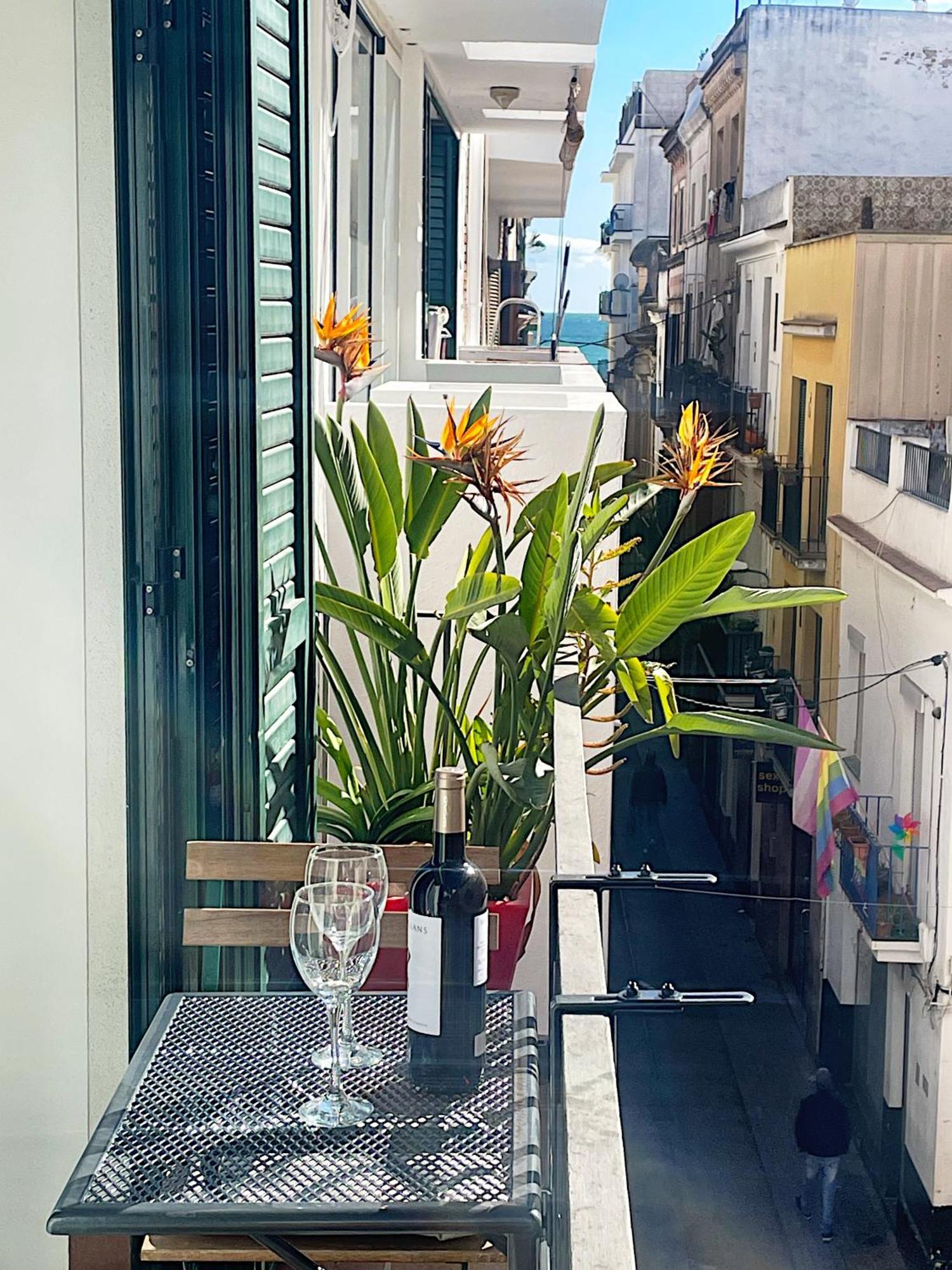 Abbott Apartment - 1 Min From The Beach - 100M2 - Sleeps 8 Сиджес Экстерьер фото