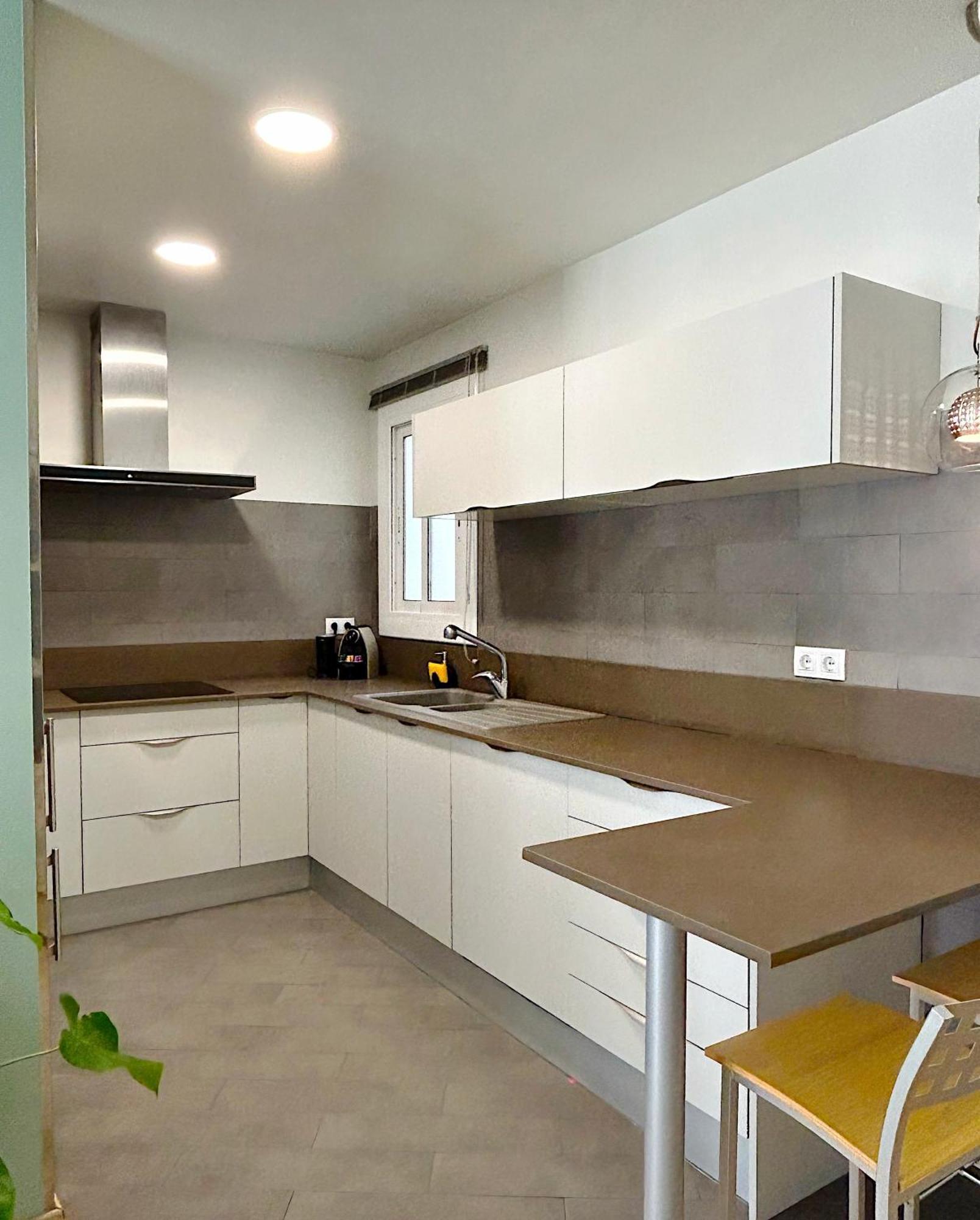 Abbott Apartment - 1 Min From The Beach - 100M2 - Sleeps 8 Сиджес Экстерьер фото