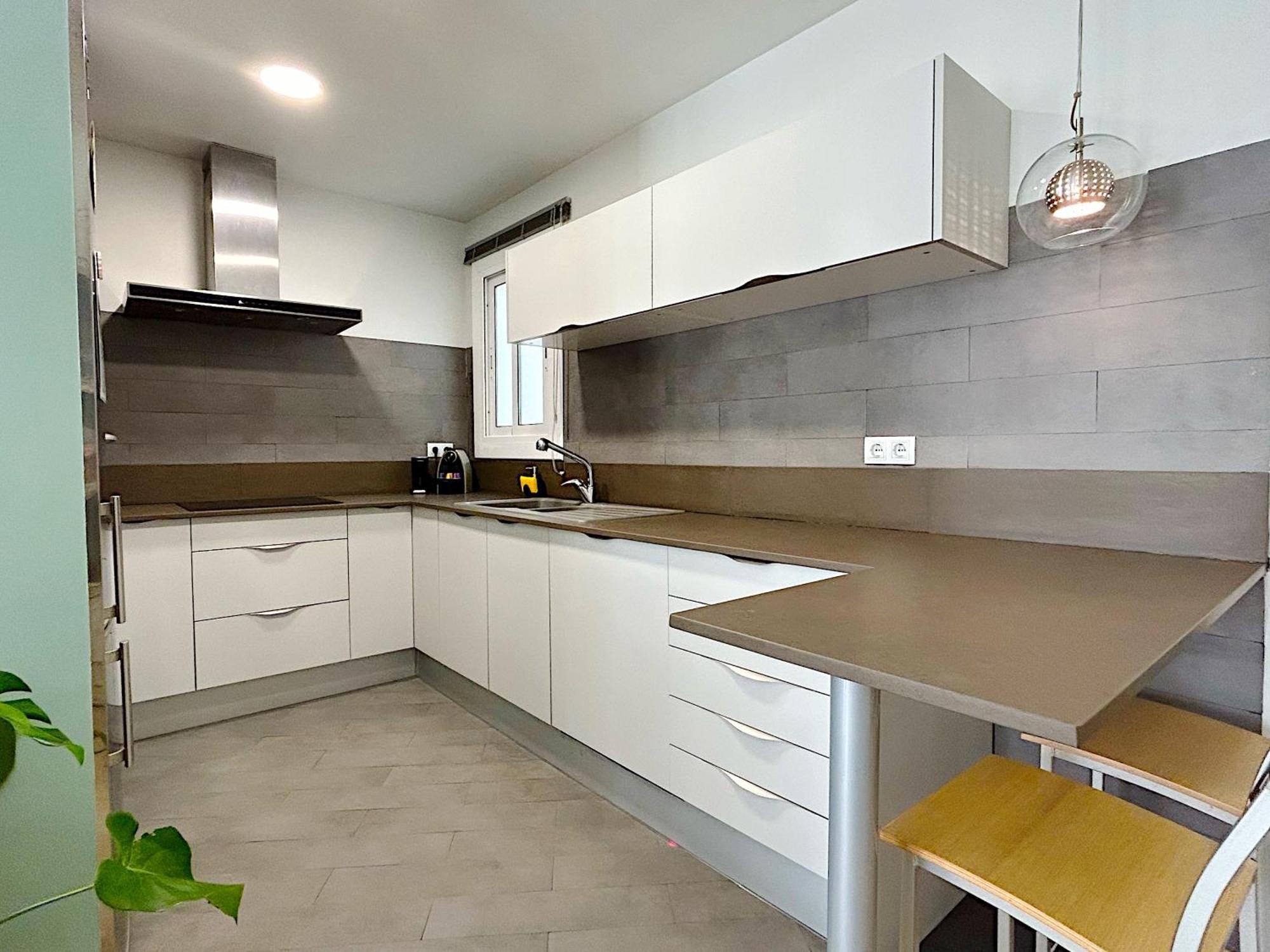 Abbott Apartment - 1 Min From The Beach - 100M2 - Sleeps 8 Сиджес Экстерьер фото